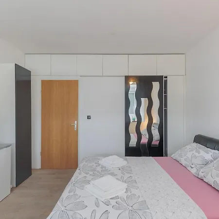 Apartment Center Diana Zadar